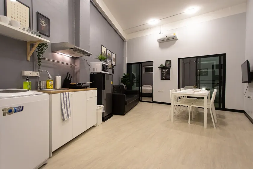 U1 Large 2 bed rooms BTS Udomsuk - Image 1
