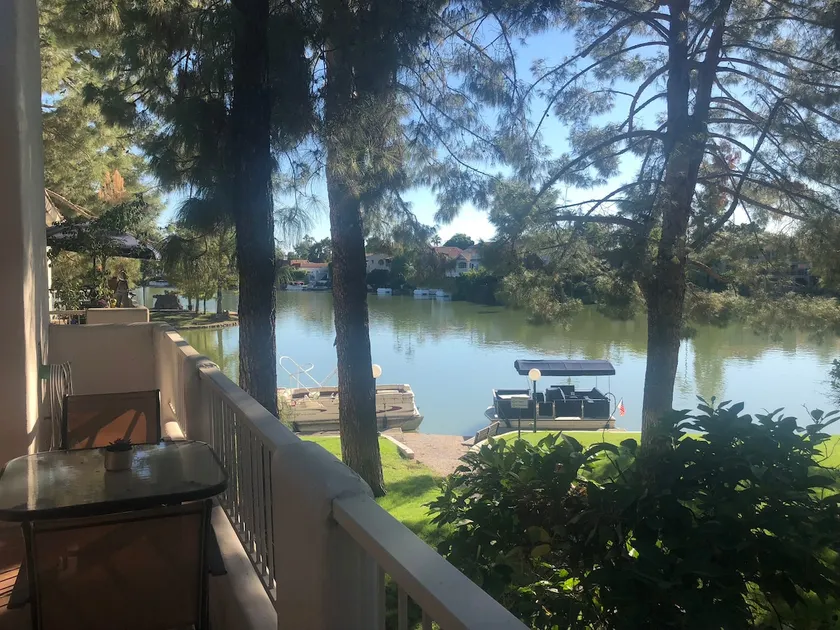 *Modern Lakefront Condo* - Prime Tempe Location! - Image 1