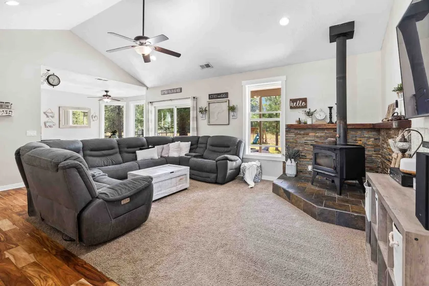 Spacious 4 Bedroom Idaho Family Home with Hot Tub - Image 1