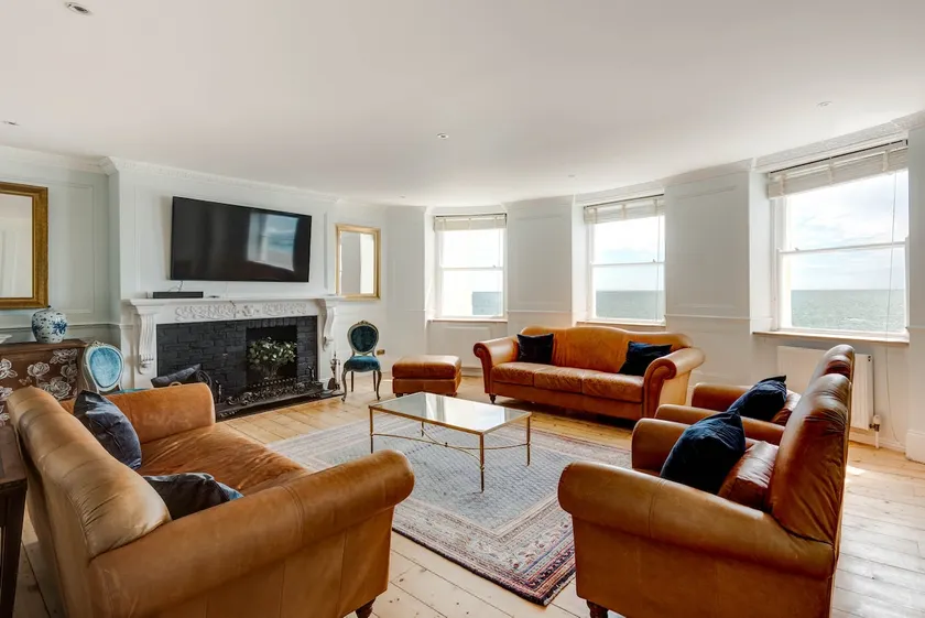 Seafront Beach Apartment moments from the pier! - Image 1