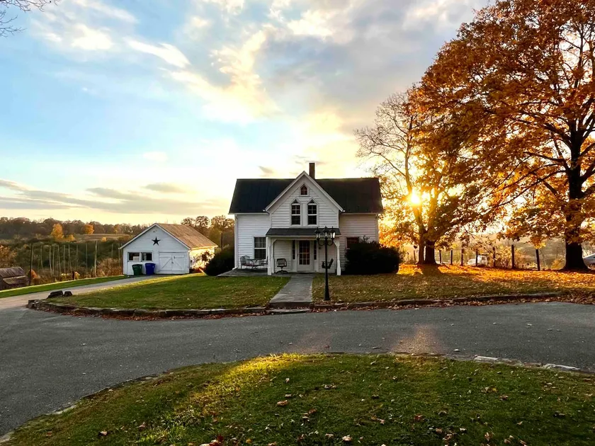 Fairview Farmhouse, near campus, trails & brewery - Image 1