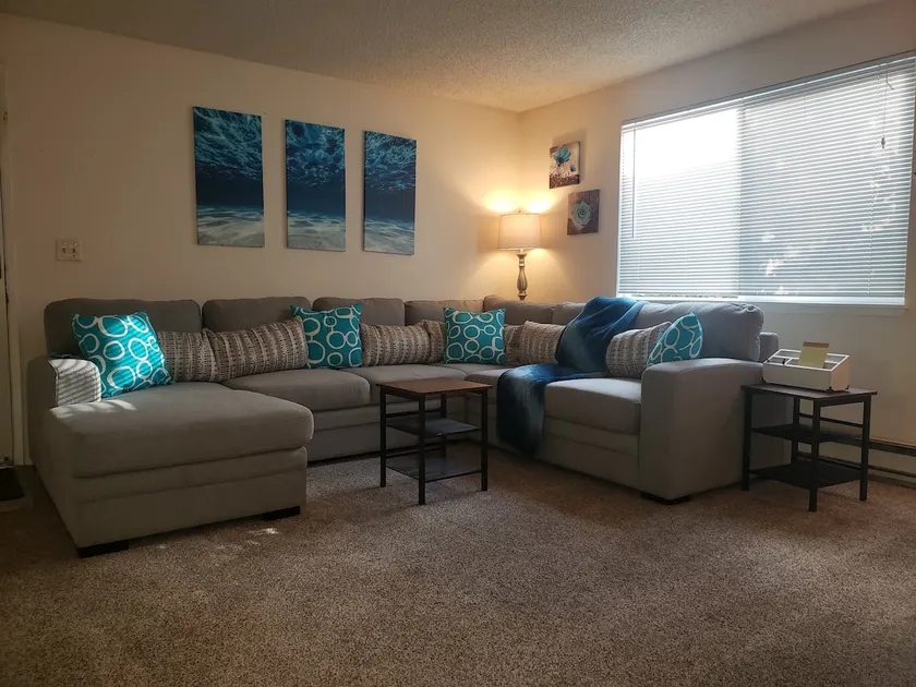 King bed 2 bdrm A/C ground floor carport W/D JBLM - Image 1