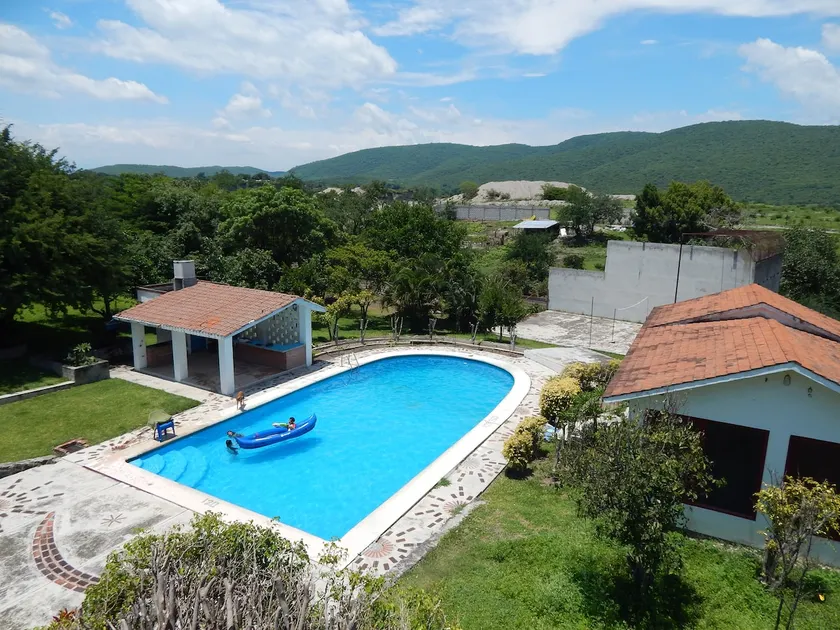 Private property, swimming pool, near Hacienda, garage - Image 1