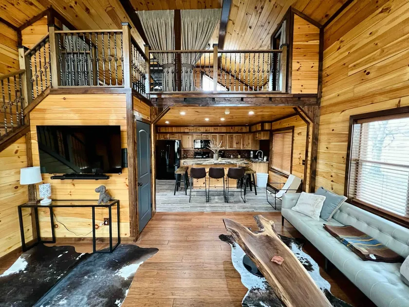 Cheerful Cabin-Sleeps 5 - lake views + relaxation - Image 1