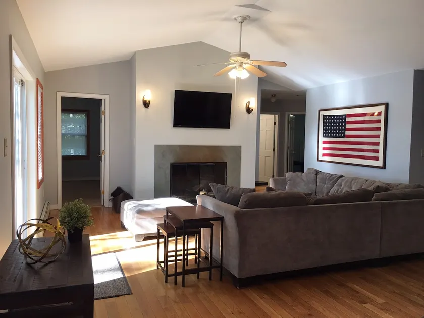 Lago House - Lakefront Home w/ WFH High-Speed WiFi, Hot Tub & Boats - Image 1