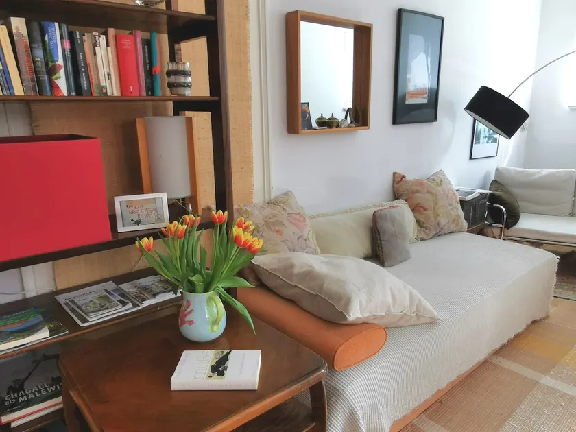 Friendly basement apartment surrounded by mountains - Image 1