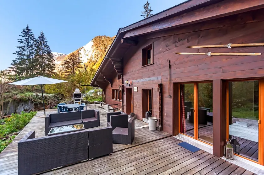 Charming Little Chalet for 6 People & Free Ski Lockers - Image 1