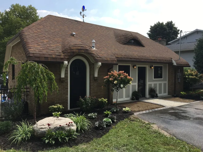 Seneca Carriage House - Image 1
