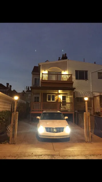 House in Little Italy for couple who want privacy - Image 1
