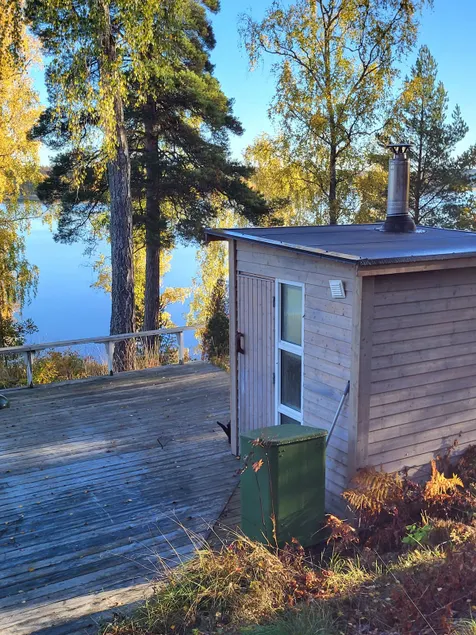 Cozy cottage with lake view, wood-fired sauna & winter bath - Image 1