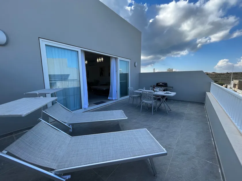 Lovely 1 Bedroom Penthouse with Terrence in Malta - Image 1