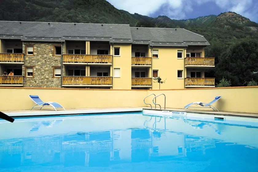 Cozy apartment for 6 people near downtown | Hot tub - Image 1
