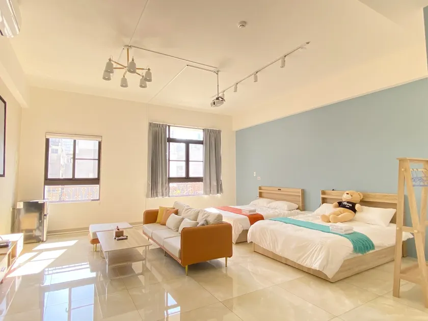 Zuoying HSR 2-4 French Grand Theater Single Floor Grand Suite/National Highway 5 Minutes/Zuoying HSR 5 Minutes Walk - Image 1