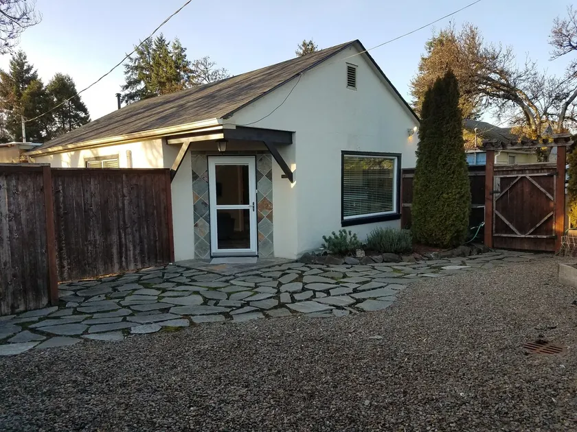 Monthly Rental, 1+ bed unit with Office, Private - Image 1