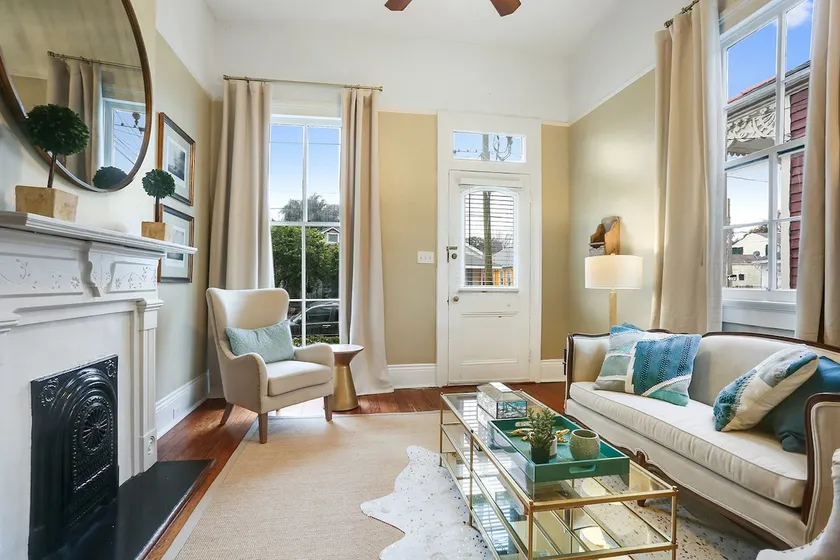 Charming Uptown 2 Bed / 2 Bath Steps to St. Charles Streetcar! - Image 1