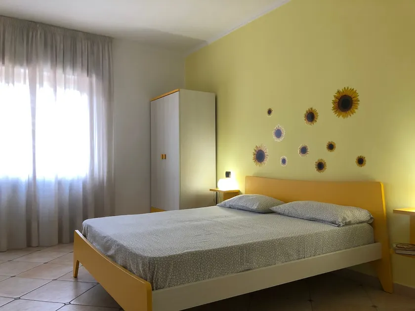 Pretty House Vacation Home - yellow flat - Image 1