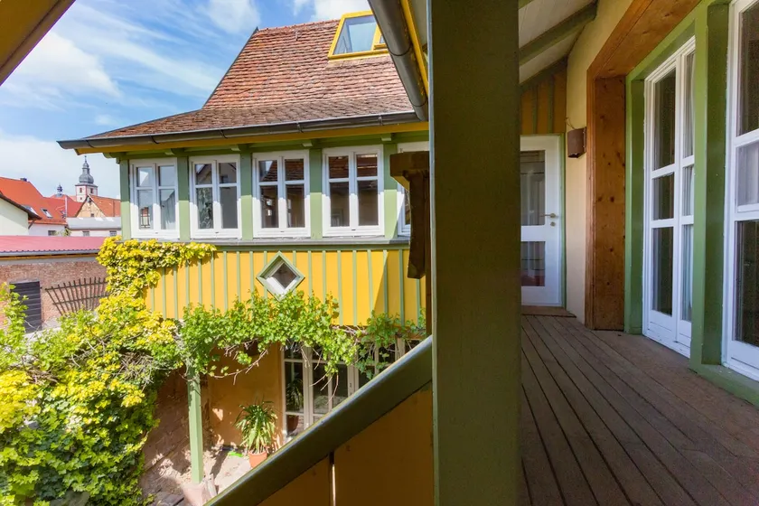 Bright, well-equipped with private sauna - Image 1