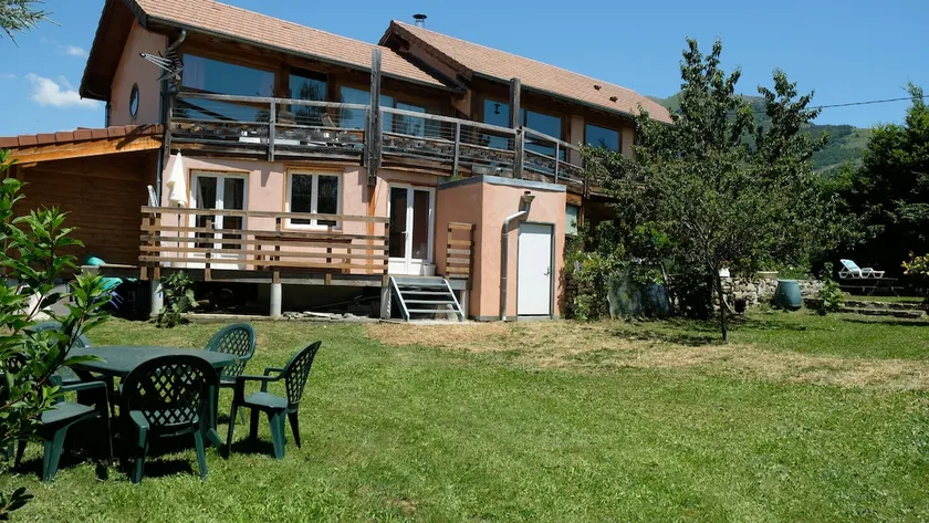 Peaceful mountain retreat - Image 1