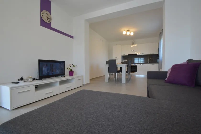 House Mia - Image 1