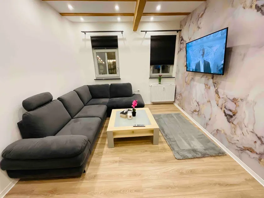 Deluxe Two Bedroom Apartment - up to 5 - Image 1