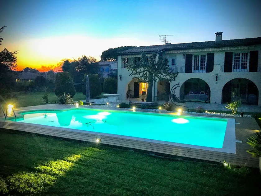 90m² Appartment in villa with swimming pool - Image 1