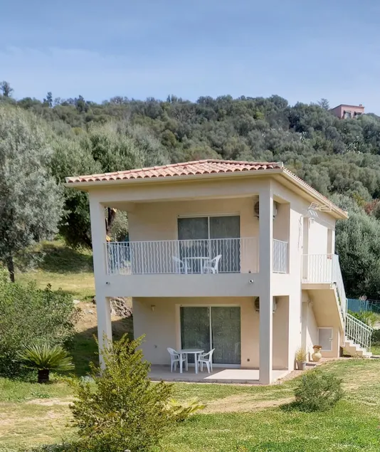 L 'Alivu étage de villa avec piscine commune - Image 1