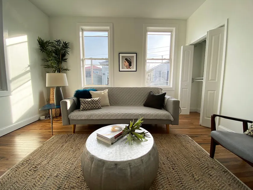 Explore Downtown from Adorable Mount Adams - Image 1