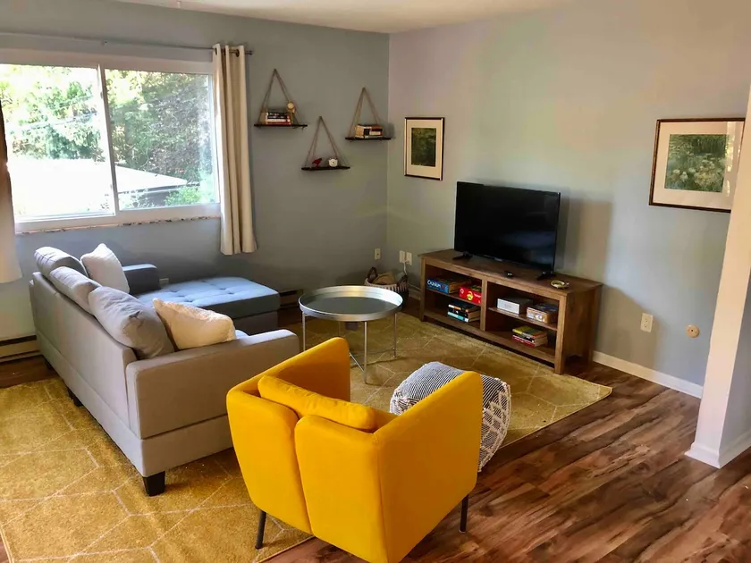 Peaceful Upper Level Apartment - 1 mi to downtown - Image 1