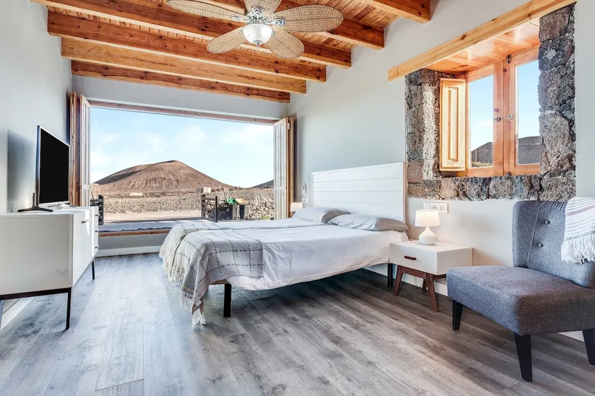 Quiet Villa - Image 1