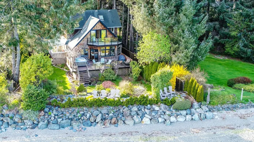 Oceanfront House on 3 Acres with Hot Tub and Private Beach and Dock - Image 1