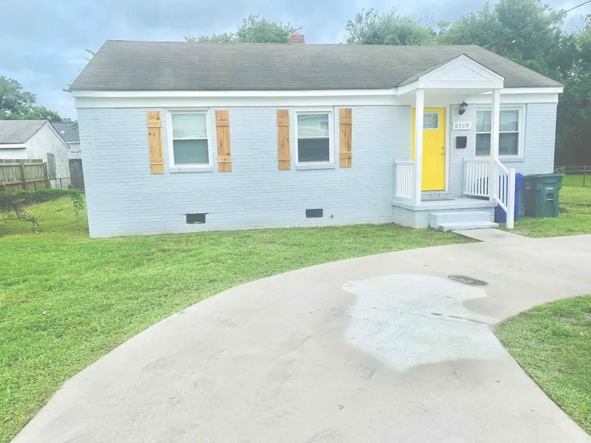 3 Bedroom Brick Rancher in the heart of the city - Image 1