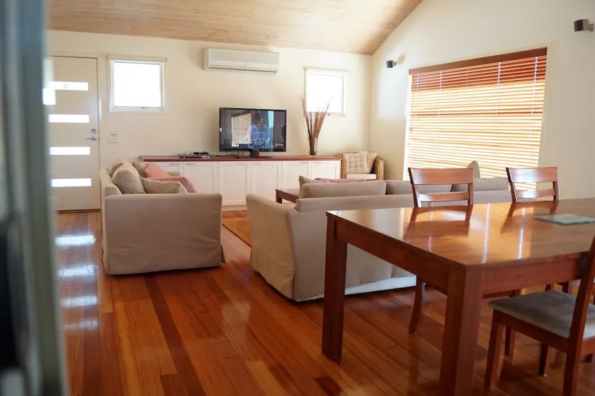 E. Elegant Penthouse - 2 Bedrooms - Image 1