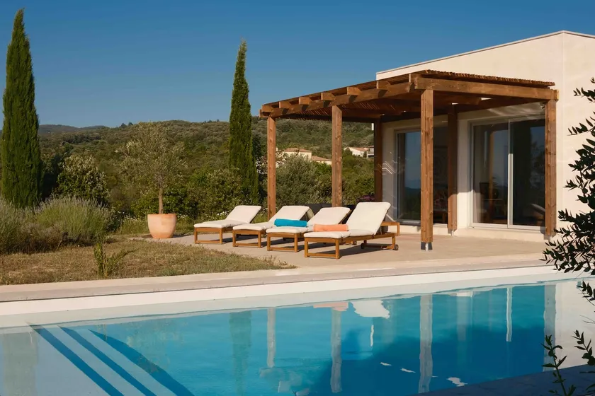 Stylish & tranquil villa with panoramic views - Image 1
