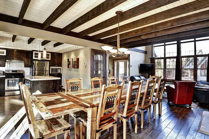 LARGE chalet in Stoneham – 12 people, 20 minutes from Quebec City - Image 1