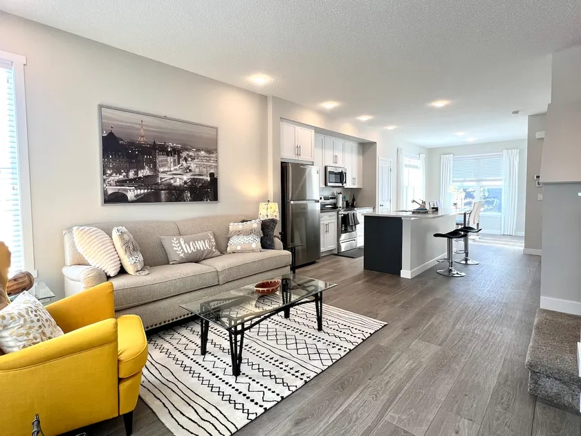 Luxury Show Home / 3BR/ 14minYYC/Bright Corner - Image 1
