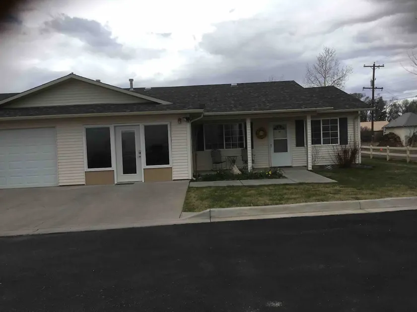 Beautiful 2 Bedroom Duplex in Monte Vista - Image 1