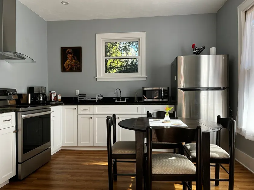 Beautiful 1-Bedroom Guest House Historic District - Image 1