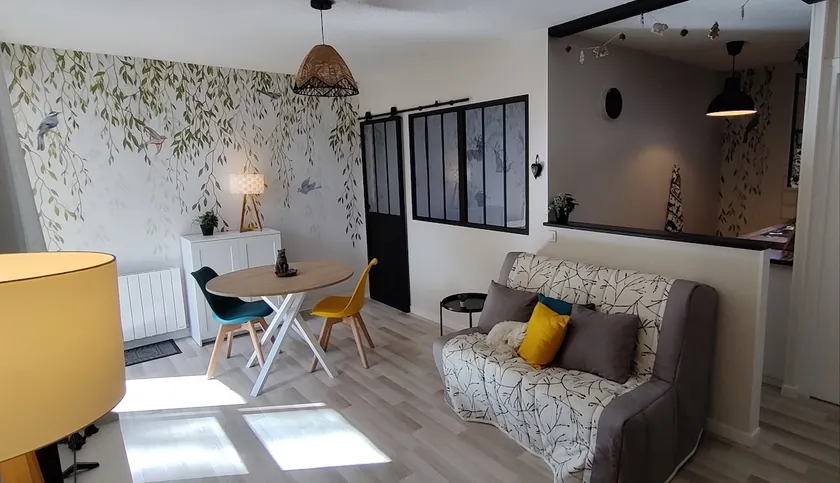 Beautiful chic and modern 2-room apartment. Quiet on the ground floor - Image 1
