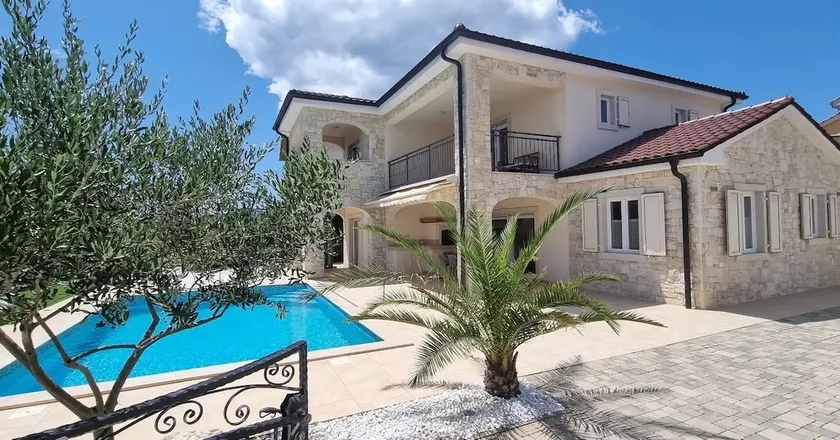 Villa Martina s bazenom,5 soba - Image 1