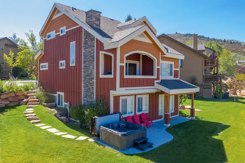 Family Friendly Retreat for 17 w/Hot Tub & Views - 5 min to PCMR Canyons Village - Image 1