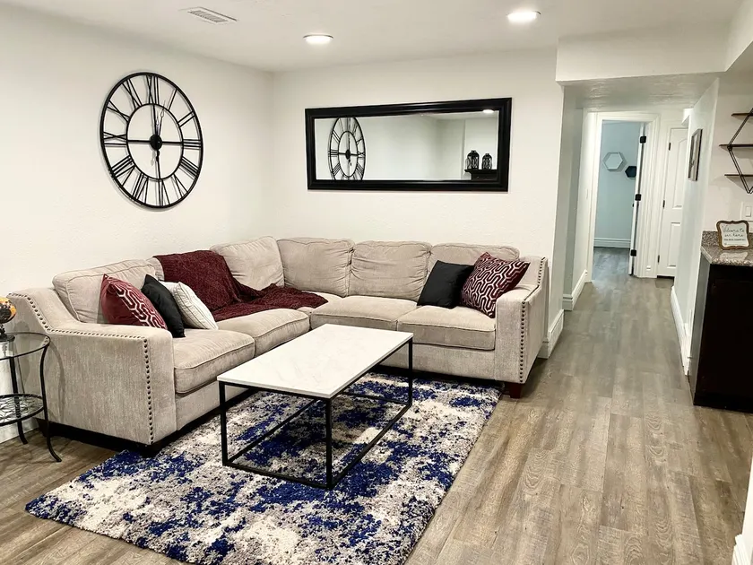 Jordan Landing Gem: 3 BR Apt, Pet Friendly - Image 1