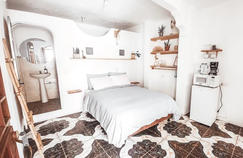 2B- $Cheap, Comfy, Clean/Great Terrace & Location - Image 1