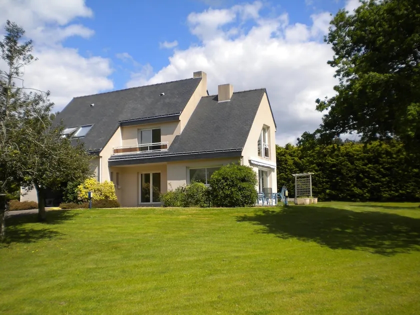 Beautiful villa 300 m from the beach on 3000 m2 wooded park - Image 1