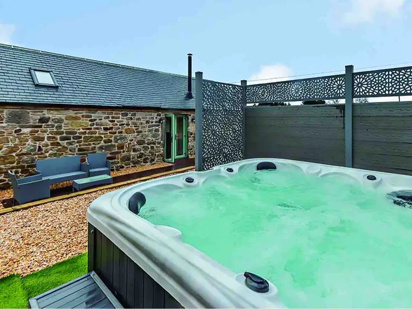 Cottage Sleeps 6 with Hot Tub and Bbq Hut - Image 1