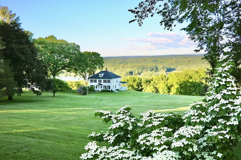Hudson River estate guest cottage - Image 1