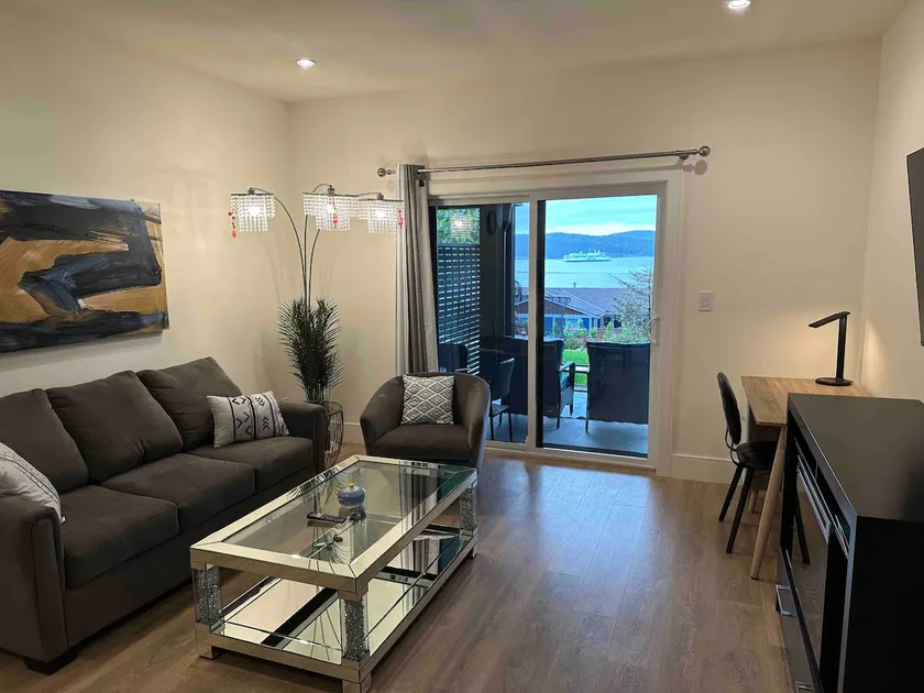 Seacloud Morden 2 bedrooms suite with ocean view - Image 1