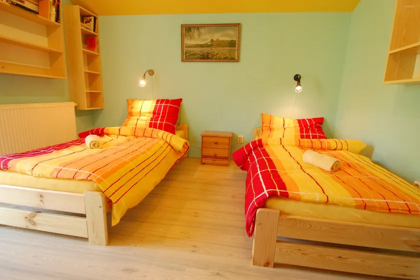 Bungalow near Prague with terrace, 930 sqm garden. - Image 1