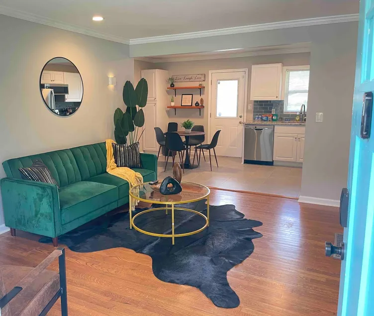 Amazing Bungalow In The City! - Image 1