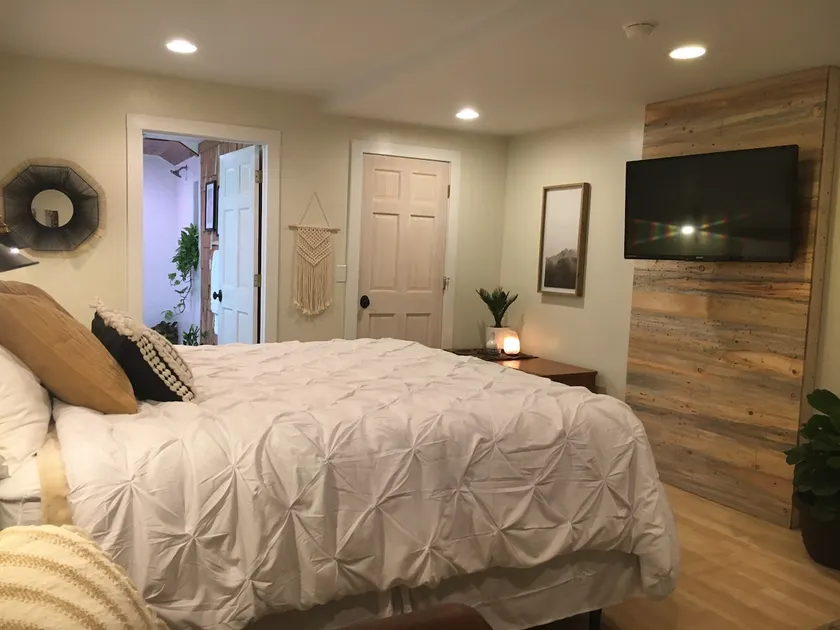 Suite by the parkway - Image 1