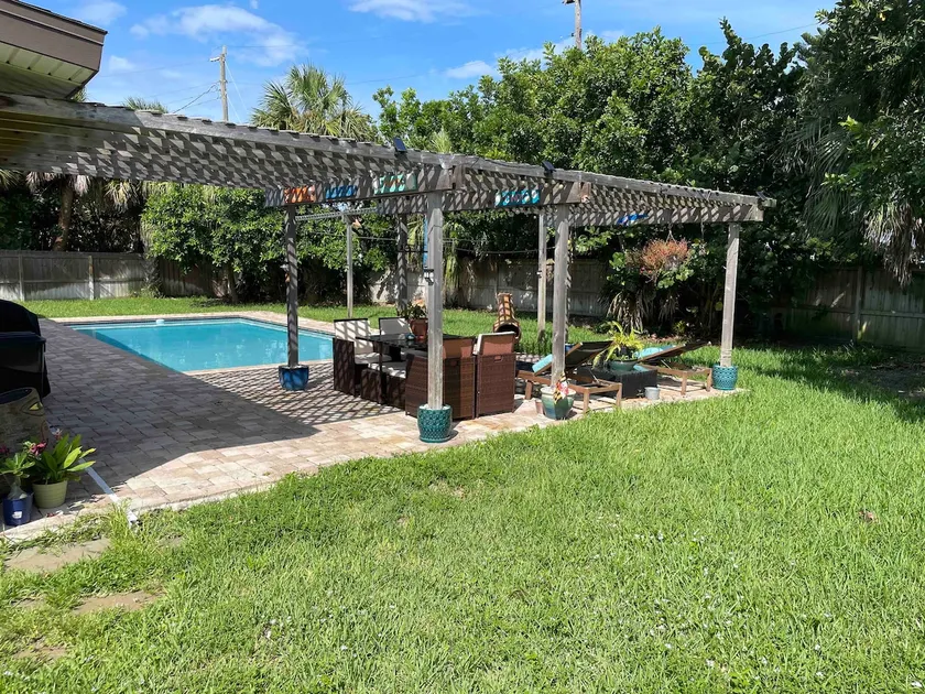 Beach house with heated pool one block to ocean! - Image 1